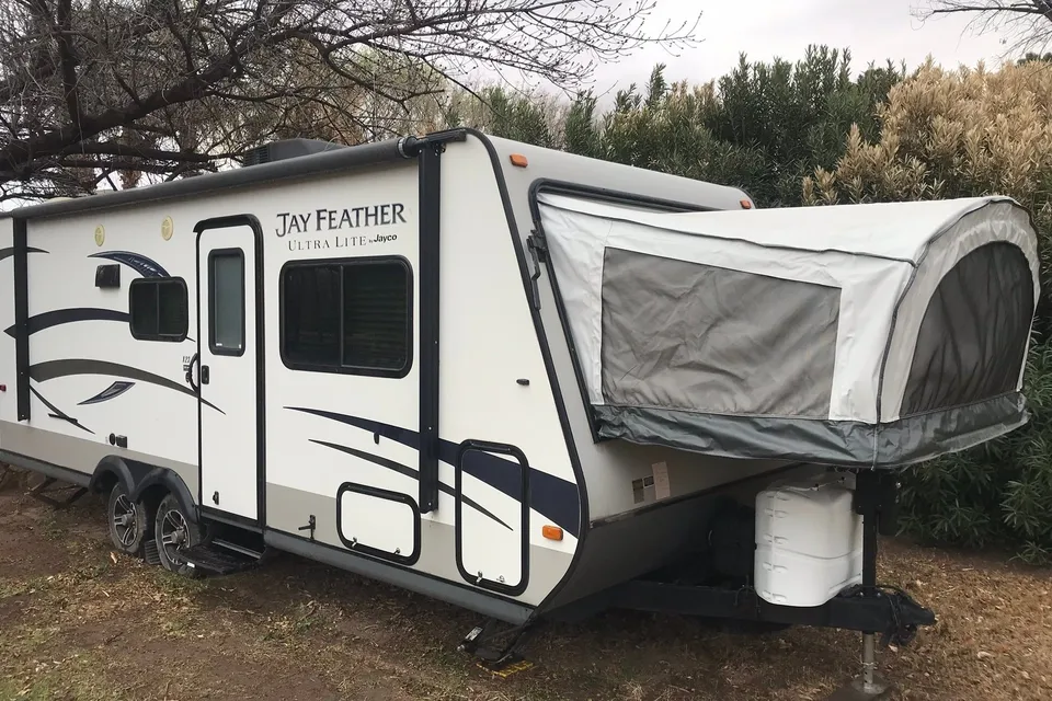 Elderado's Jay Feather X23F Travel Trailer