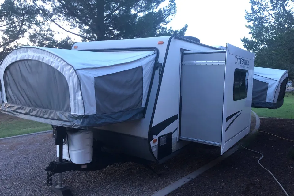 Elderado's Jay Feather X23F Travel Trailer