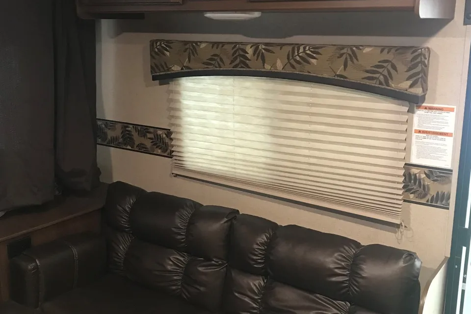 Elderado's Jay Feather X23F Travel Trailer