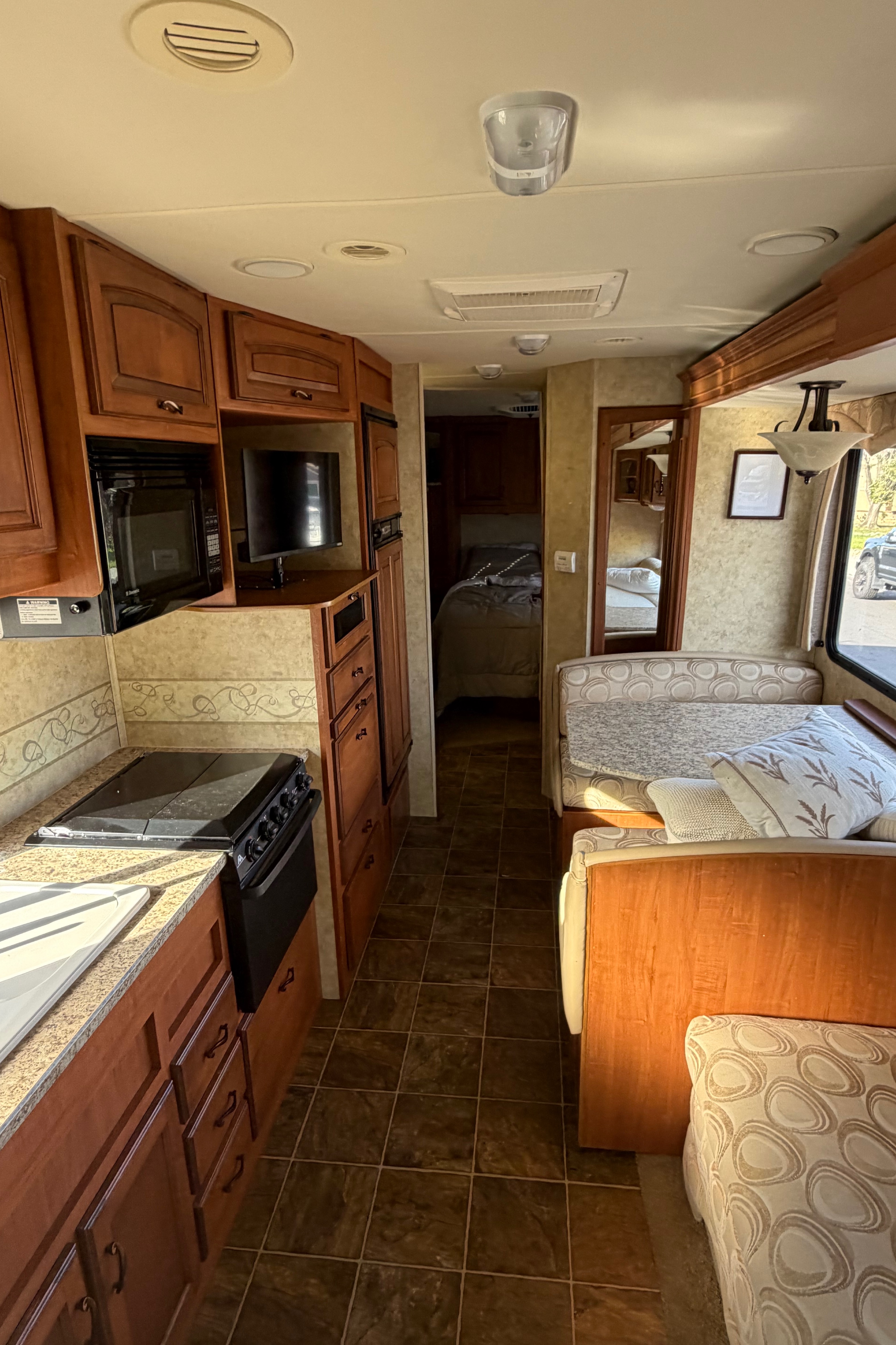Daniel's Jayco GREYHAWK 31SS Class C