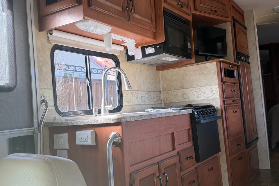 Daniel's Jayco GREYHAWK 31SS Class C