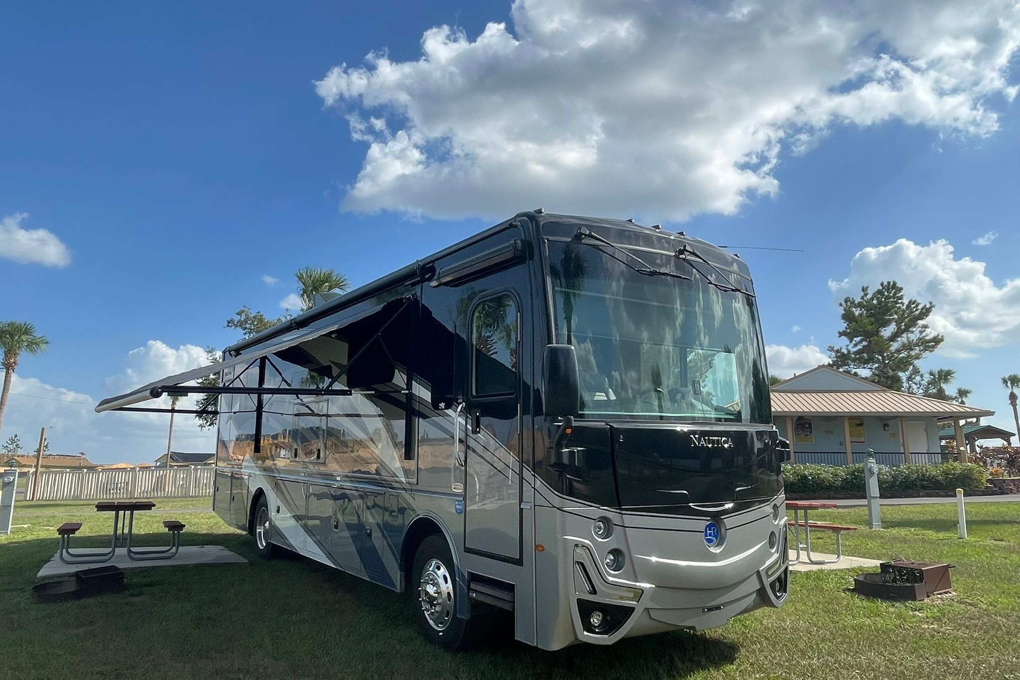 Luxury *CLASS A*  Holiday Rambler Nautica CL14with wifi