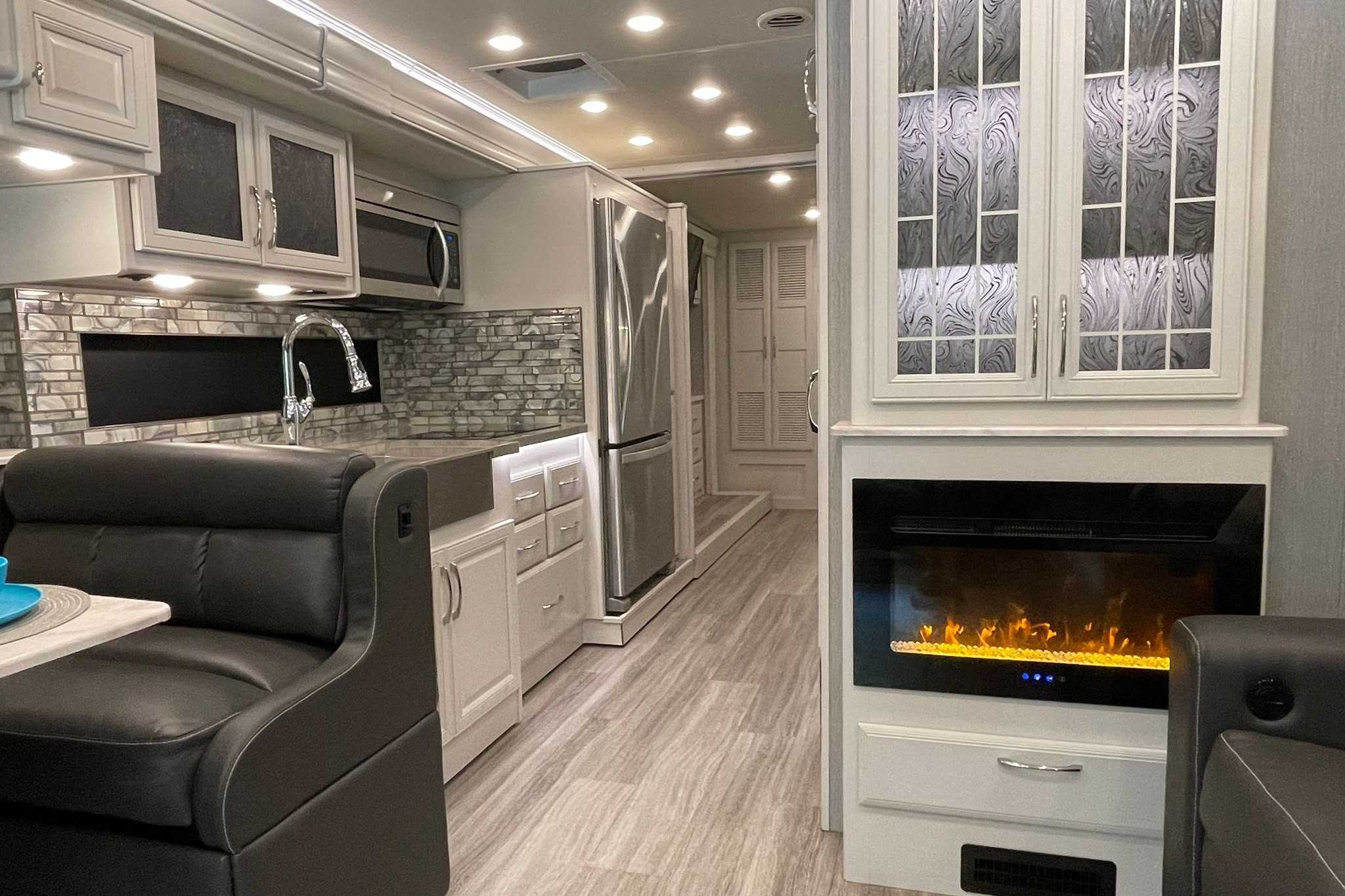 Luxury *CLASS A*  Holiday Rambler Nautica CL14with wifi