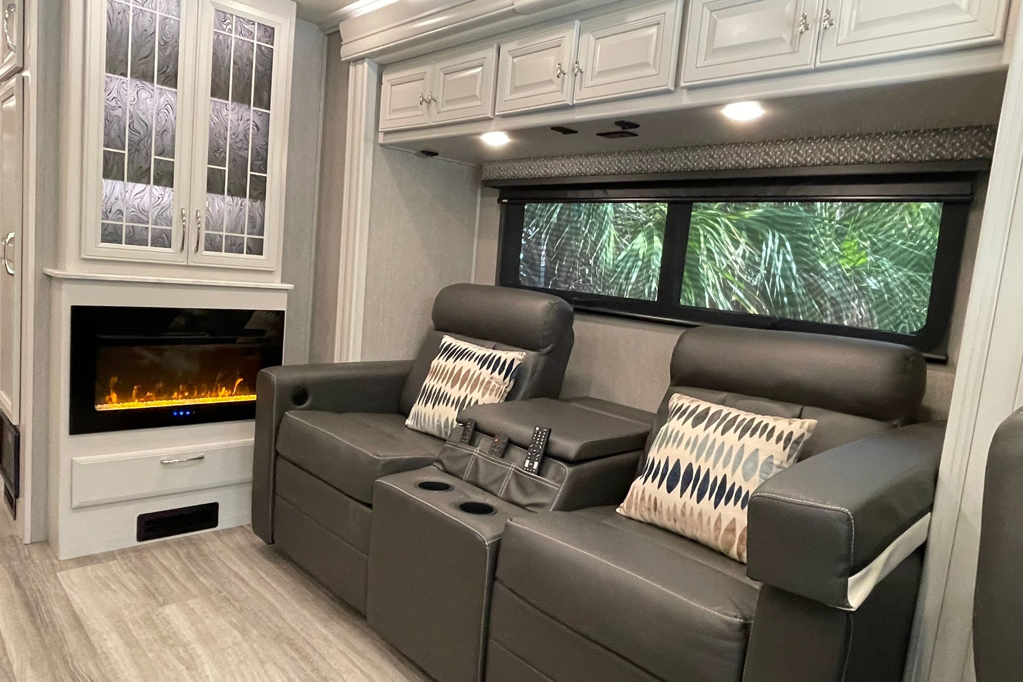 Luxury *CLASS A*  Holiday Rambler Nautica CL14with wifi