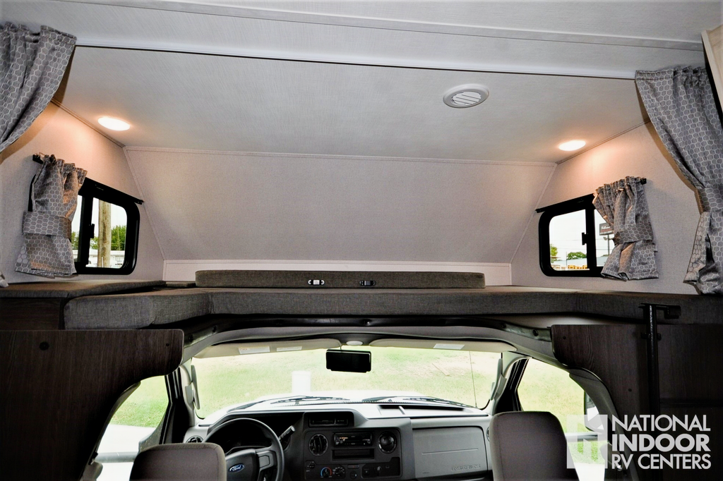 Starlink & Keurig onboard. Spacious & Cozy 30 feet RV Sleep 6