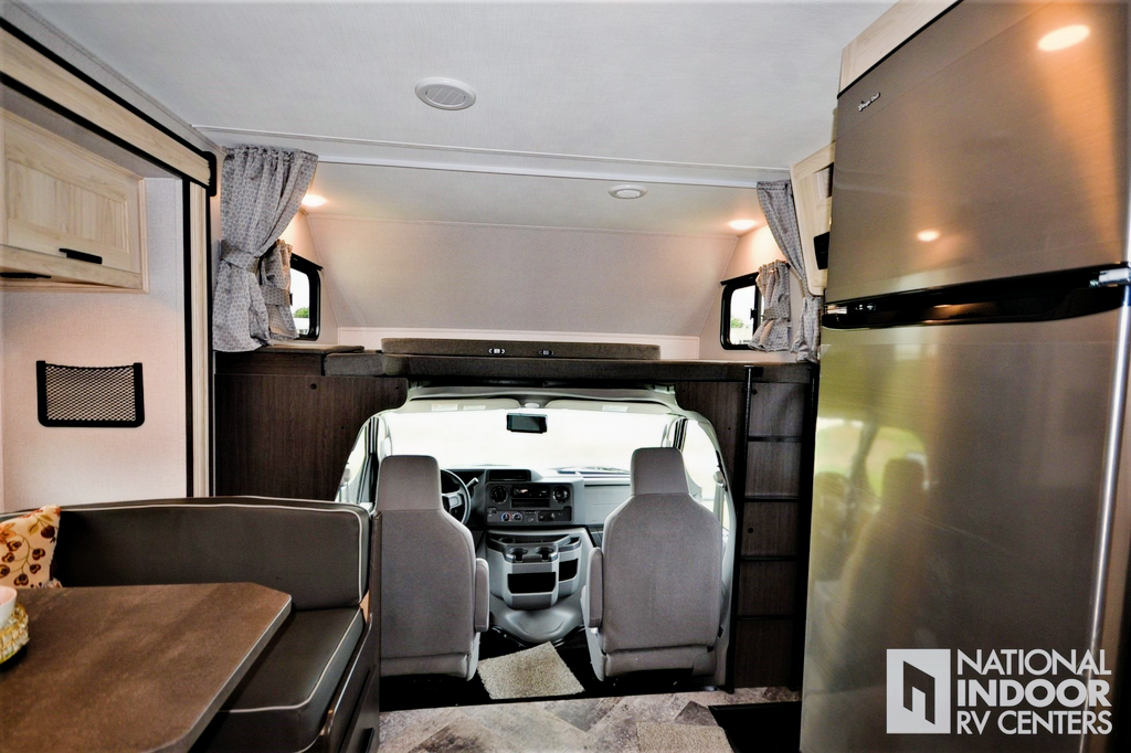 Starlink & Keurig onboard. Spacious & Cozy 30 feet RV Sleep 6