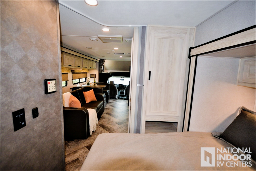 Starlink & Keurig onboard. Spacious & Cozy 30 feet RV Sleep 6
