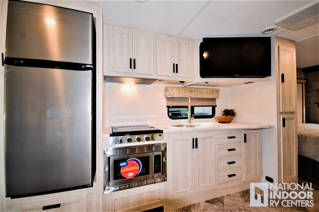 Starlink & Keurig onboard. Spacious & Cozy 30 feet RV Sleep 6