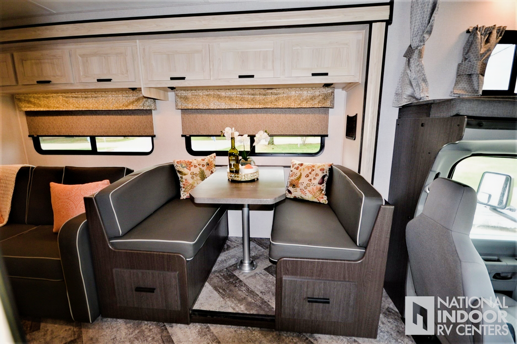 Starlink & Keurig onboard. Spacious & Cozy 30 feet RV Sleep 6