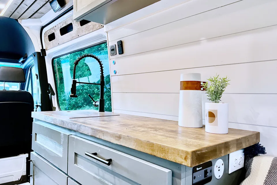 BookOnlyVans presents Vanna White a New 2021 Mercedes-Benz Sprinter 2500 170