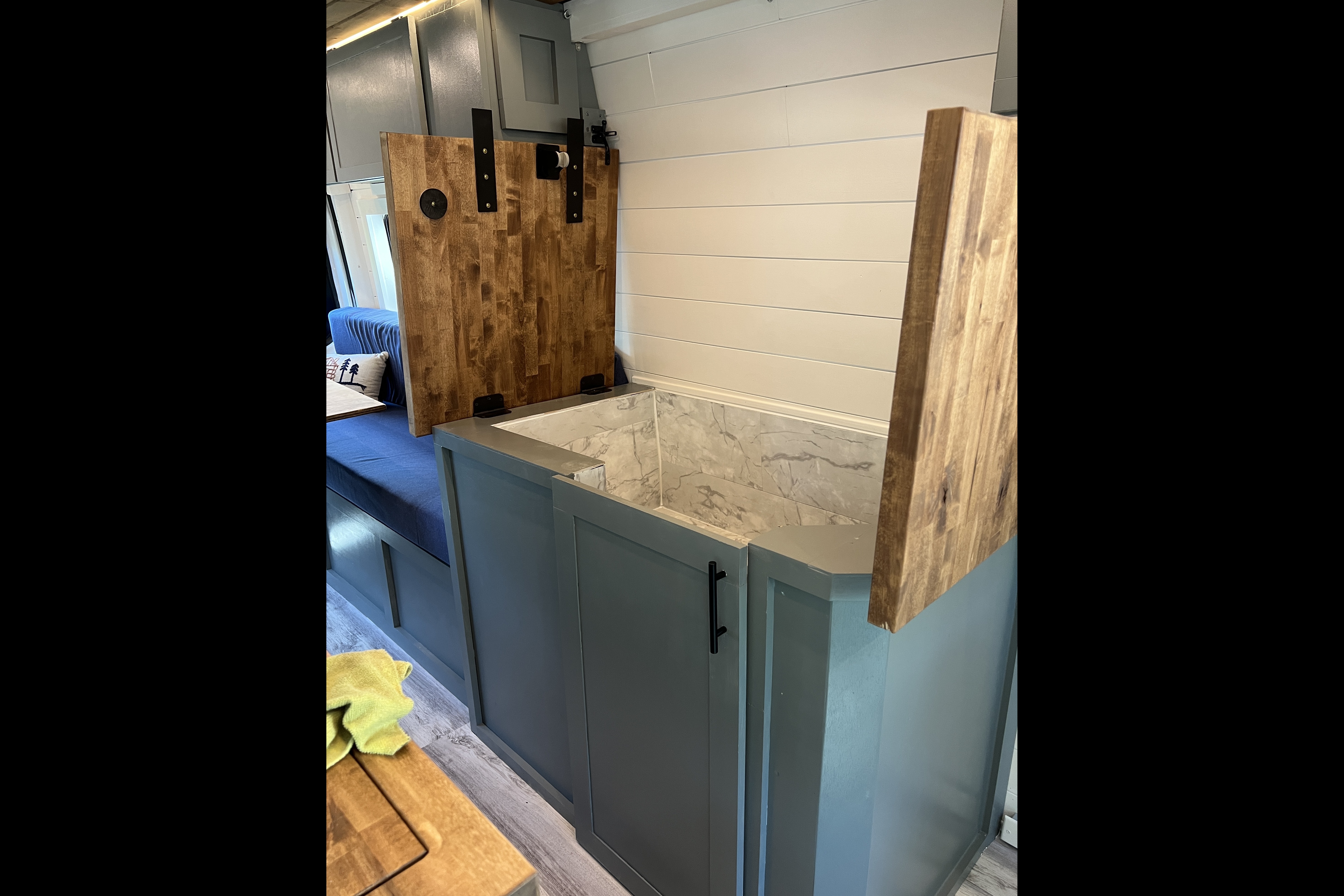 BookOnlyVans presents Vanna White a New 2021 Mercedes-Benz Sprinter 2500 170