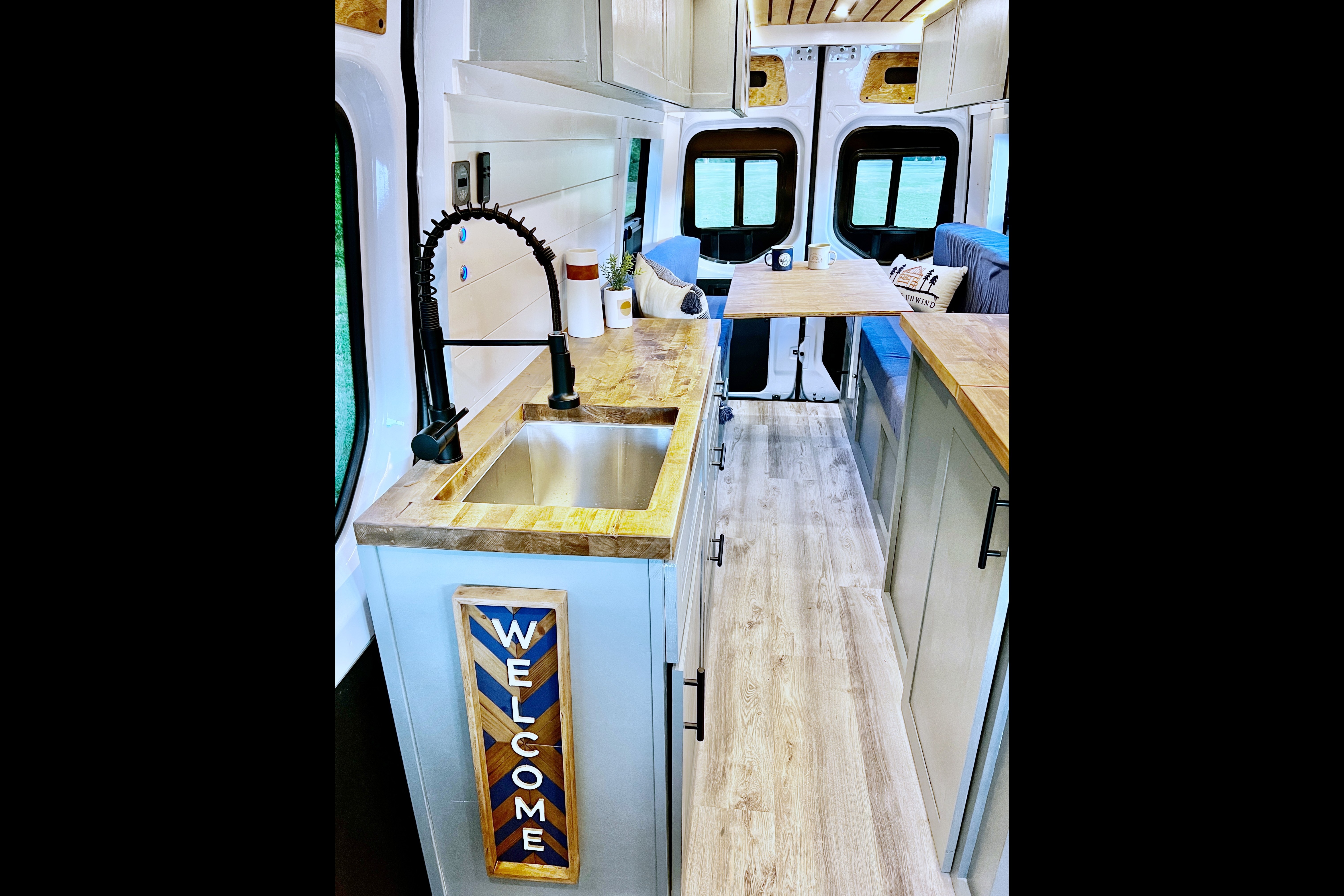 BookOnlyVans presents Vanna White a New 2021 Mercedes-Benz Sprinter 2500 170
