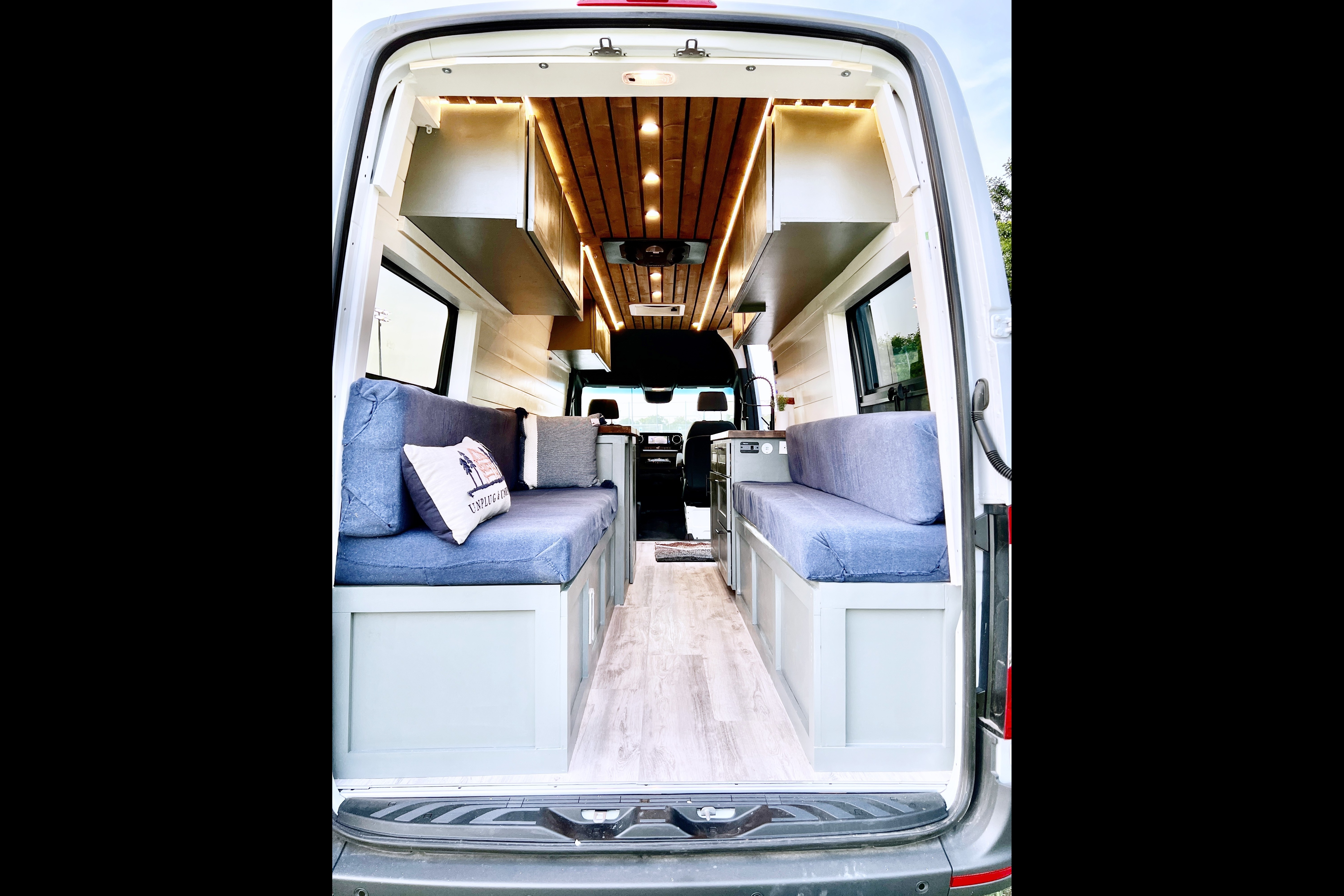 BookOnlyVans presents Vanna White a New 2021 Mercedes-Benz Sprinter 2500 170
