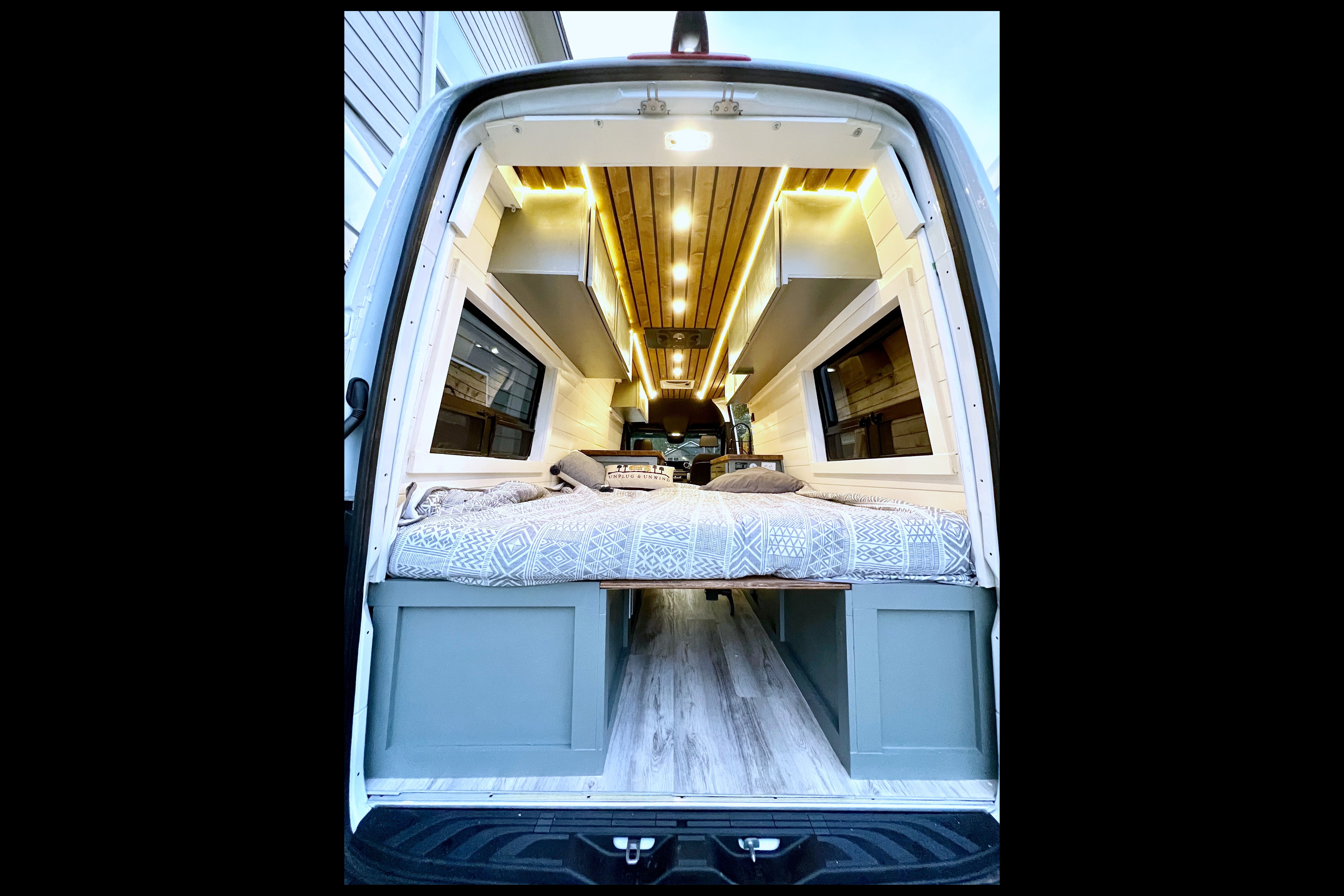 BookOnlyVans presents Vanna White a New 2021 Mercedes-Benz Sprinter 2500 170