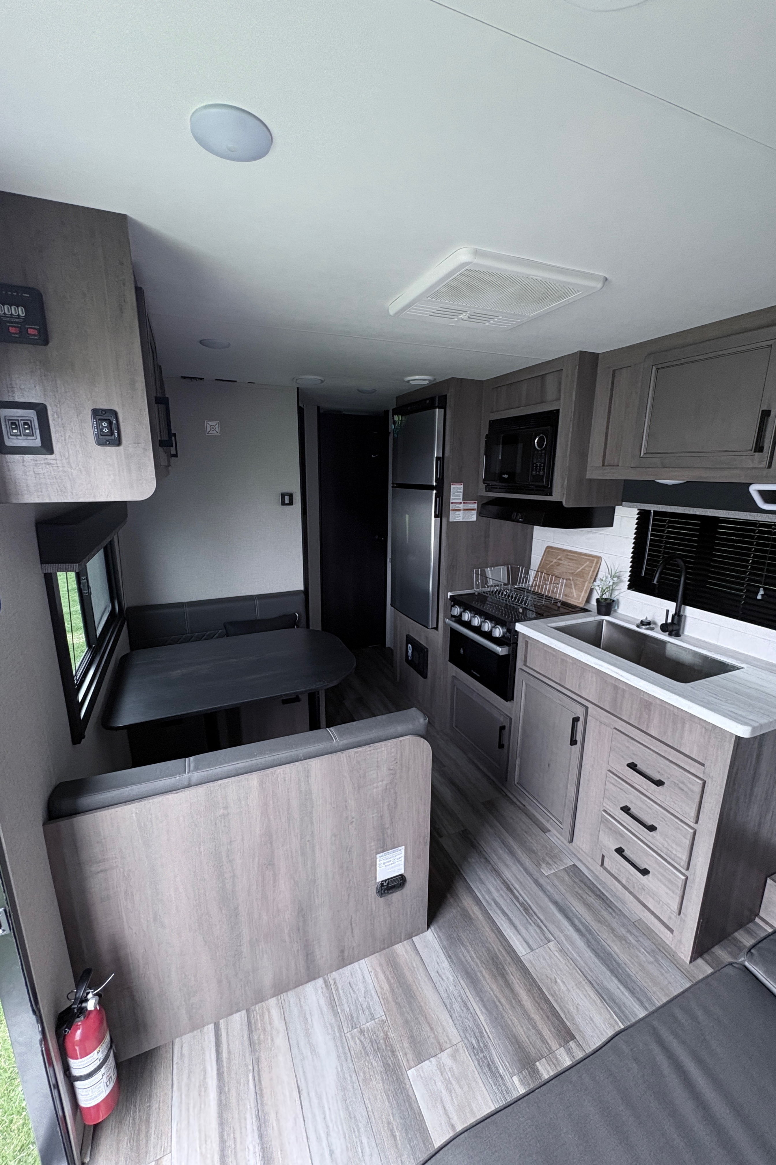 The Smith’s Starcraft 26bh Travel Trailer