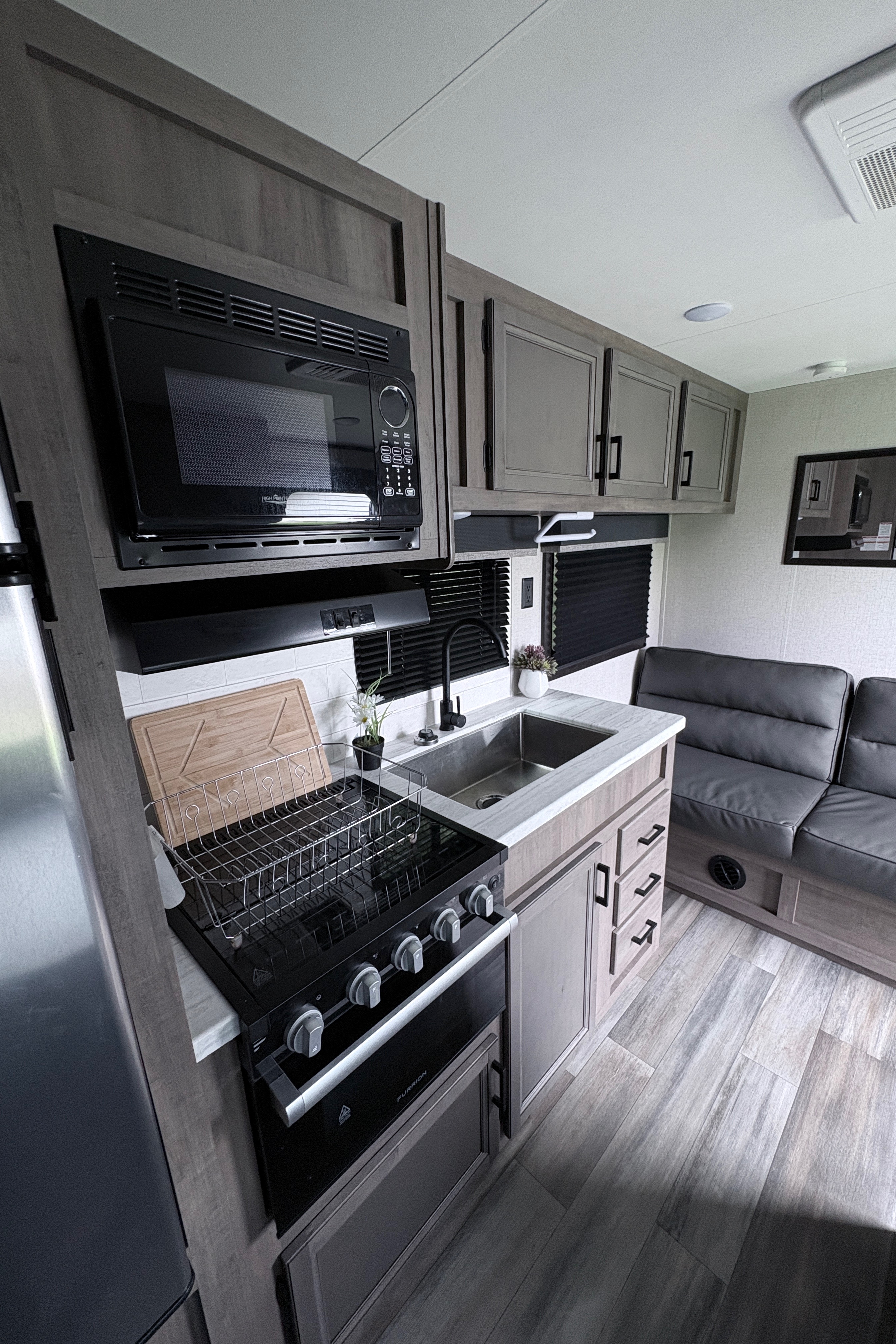 The Smith’s Starcraft 26bh Travel Trailer