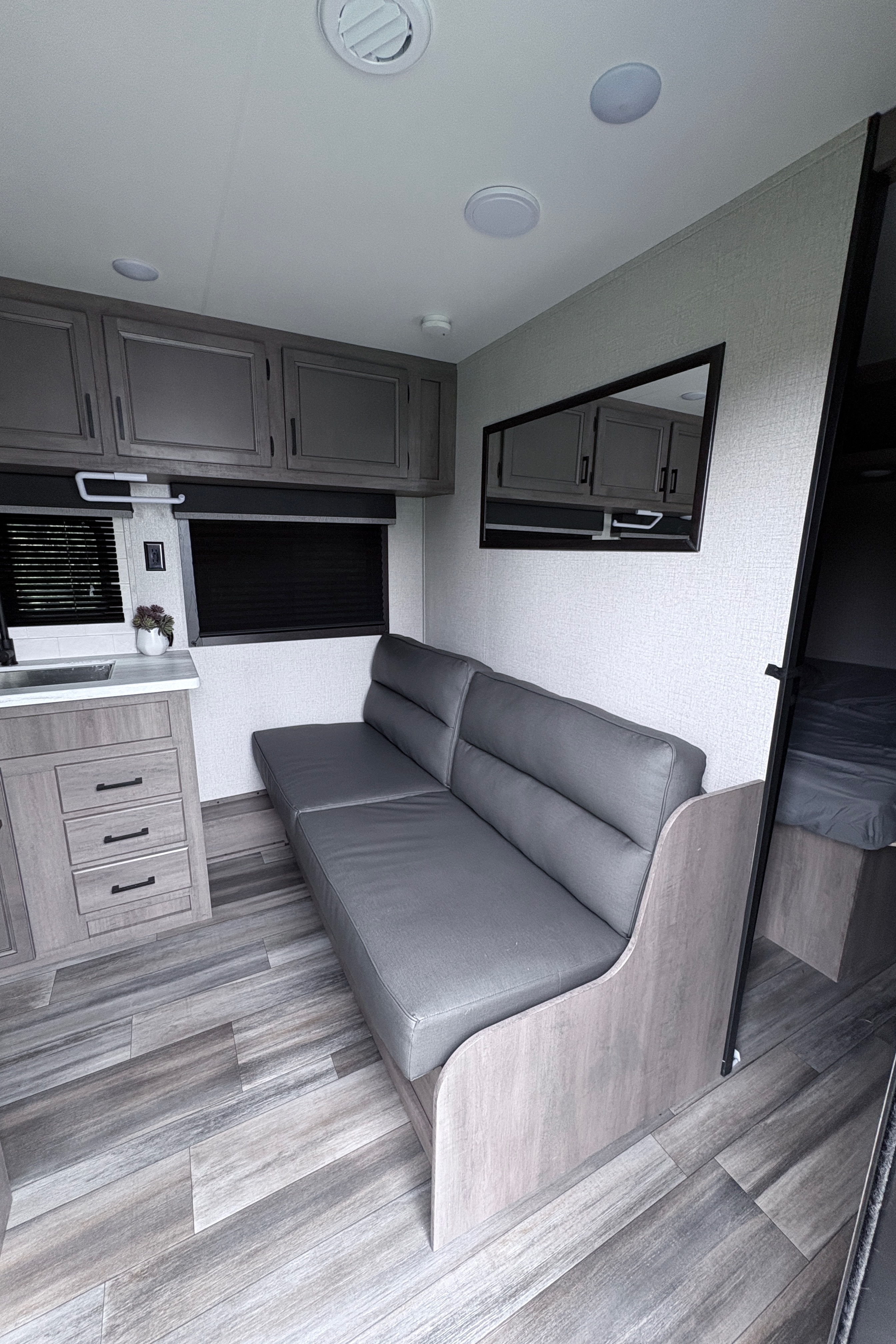 The Smith’s Starcraft 26bh Travel Trailer