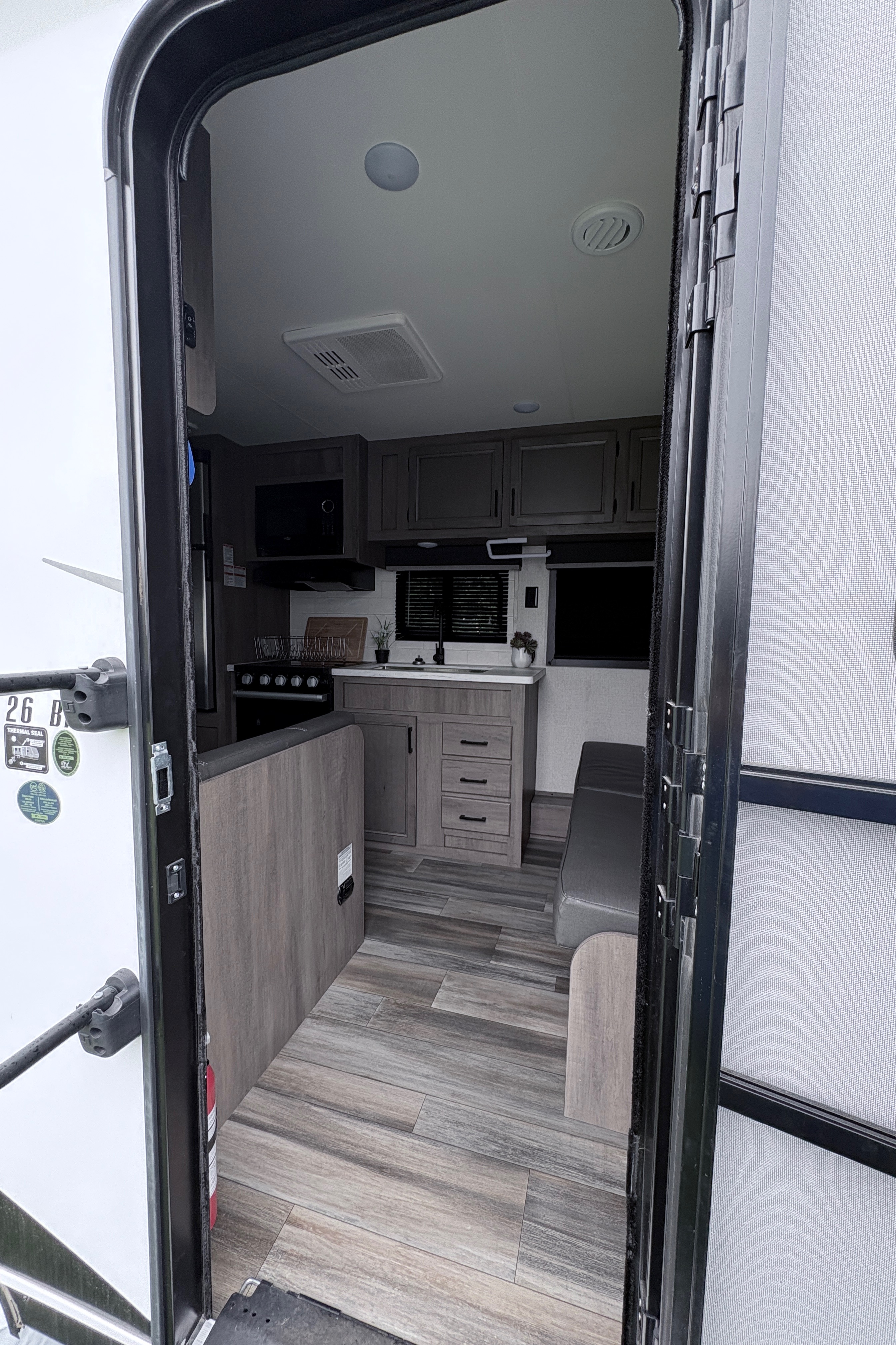 The Smith’s Starcraft 26bh Travel Trailer