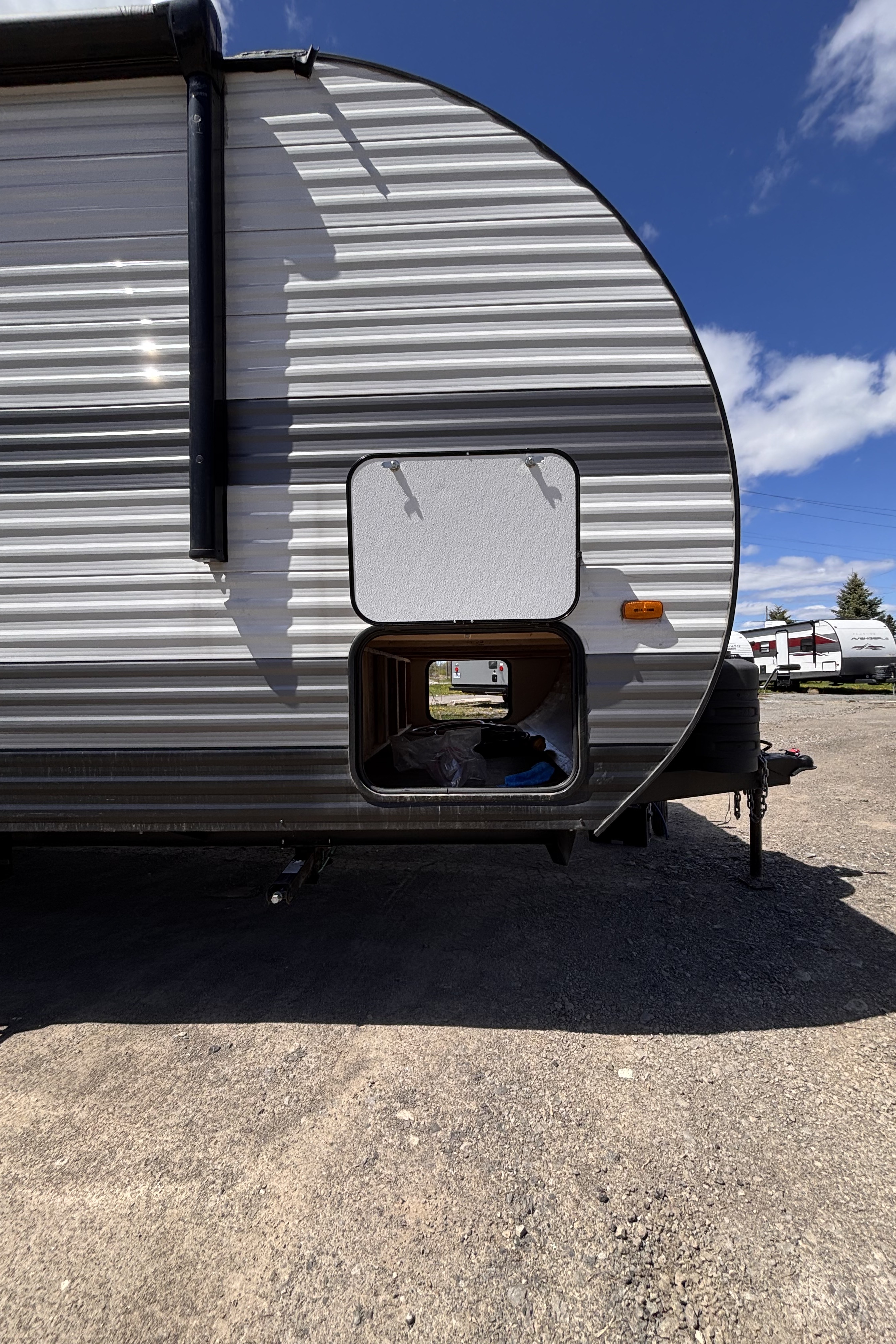 Family Fun 25' Bunkhouse | Sleeps 6-8 | Under 4000lbs