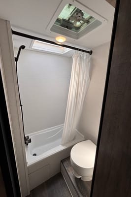 Family Fun 25' Bunkhouse | Sleeps 6-8 | Under 4000lbs