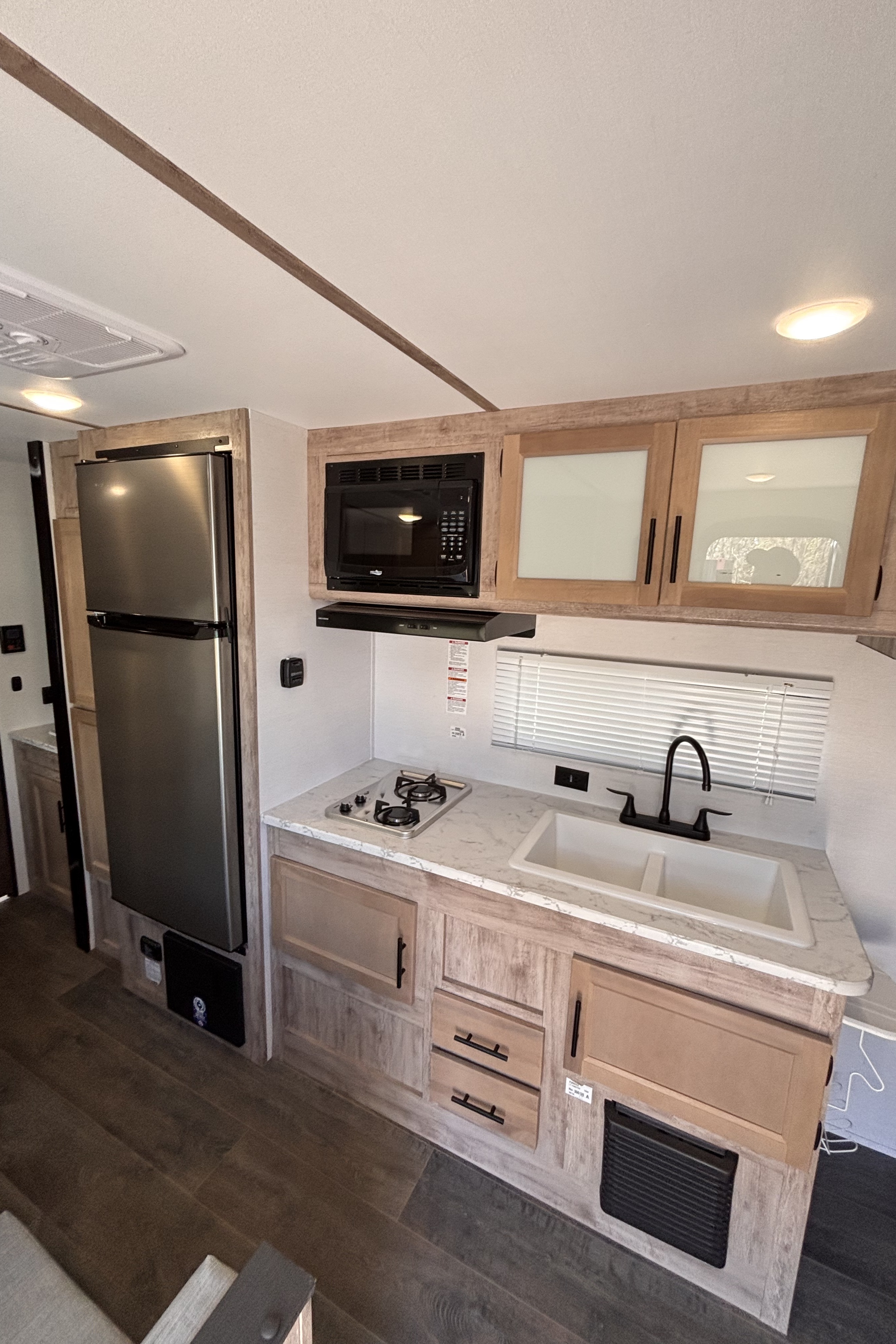 Family Fun 25' Bunkhouse | Sleeps 6-8 | Under 4000lbs