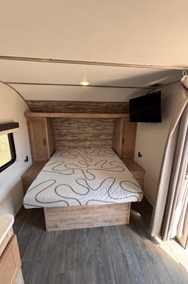 Family Fun 25' Bunkhouse | Sleeps 6-8 | Under 4000lbs