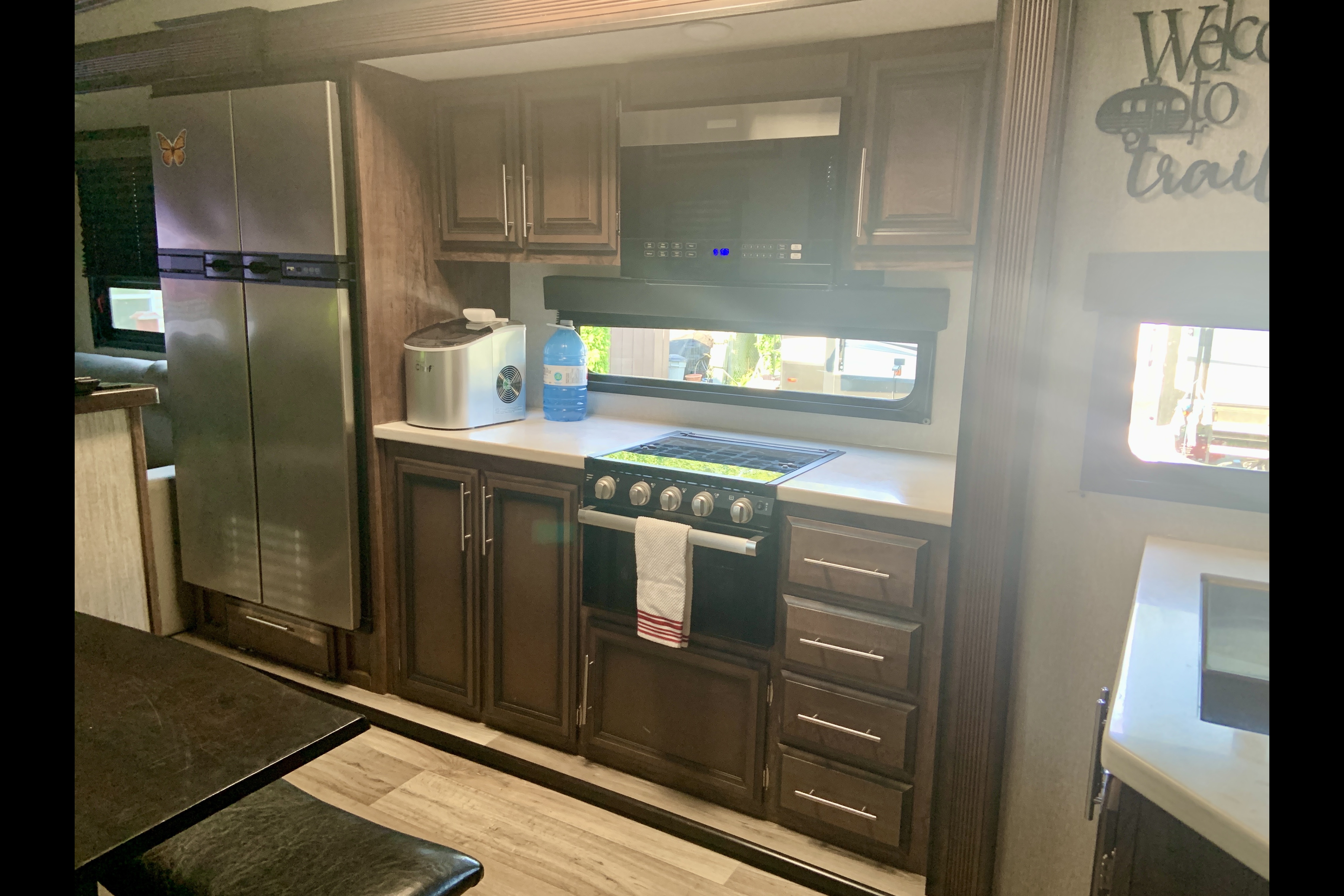 Rollin' Retreat - KZ Durango D290RLT Fifth Wheel