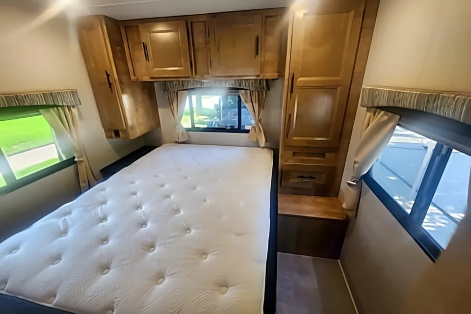  Coachmen leperchauen 27qb
