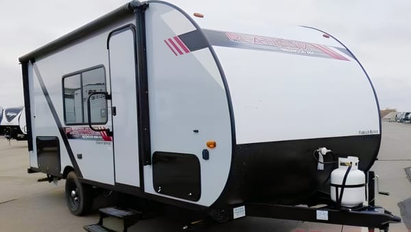 Adventure Onward's Wildwood FSX Travel Trailer