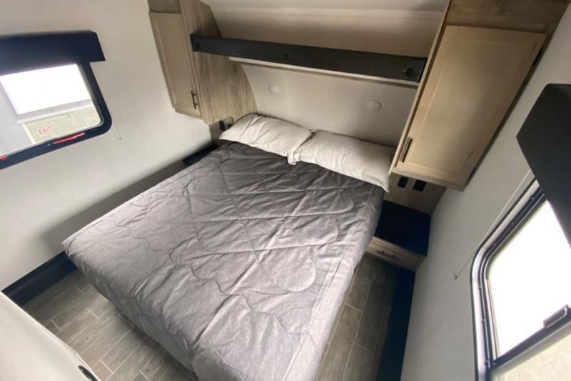 R & R's Artic wolf 2 bed/ 1.5 bath Fifth Wheel