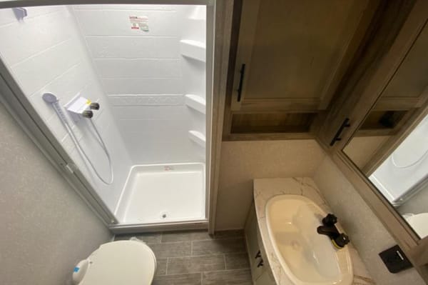 R & R's Artic wolf 2 bed/ 1.5 bath Fifth Wheel