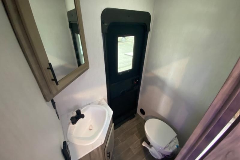 R & R's Artic wolf 2 bed/ 1.5 bath Fifth Wheel