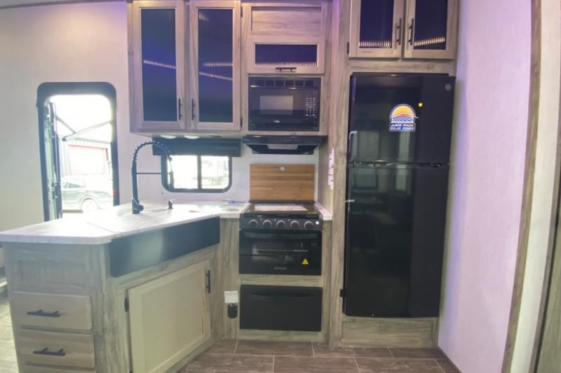 R & R's Artic wolf 2 bed/ 1.5 bath Fifth Wheel
