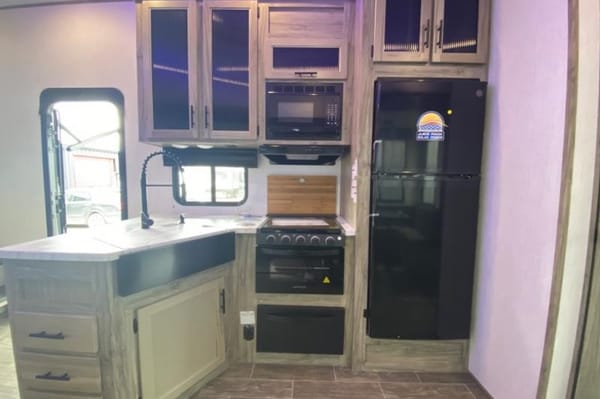 R & R's Artic wolf 2 bed/ 1.5 bath Fifth Wheel
