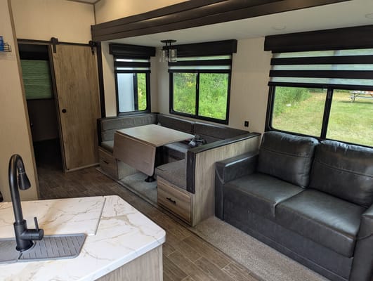 R & R's Artic wolf 2 bed/ 1.5 bath Fifth Wheel