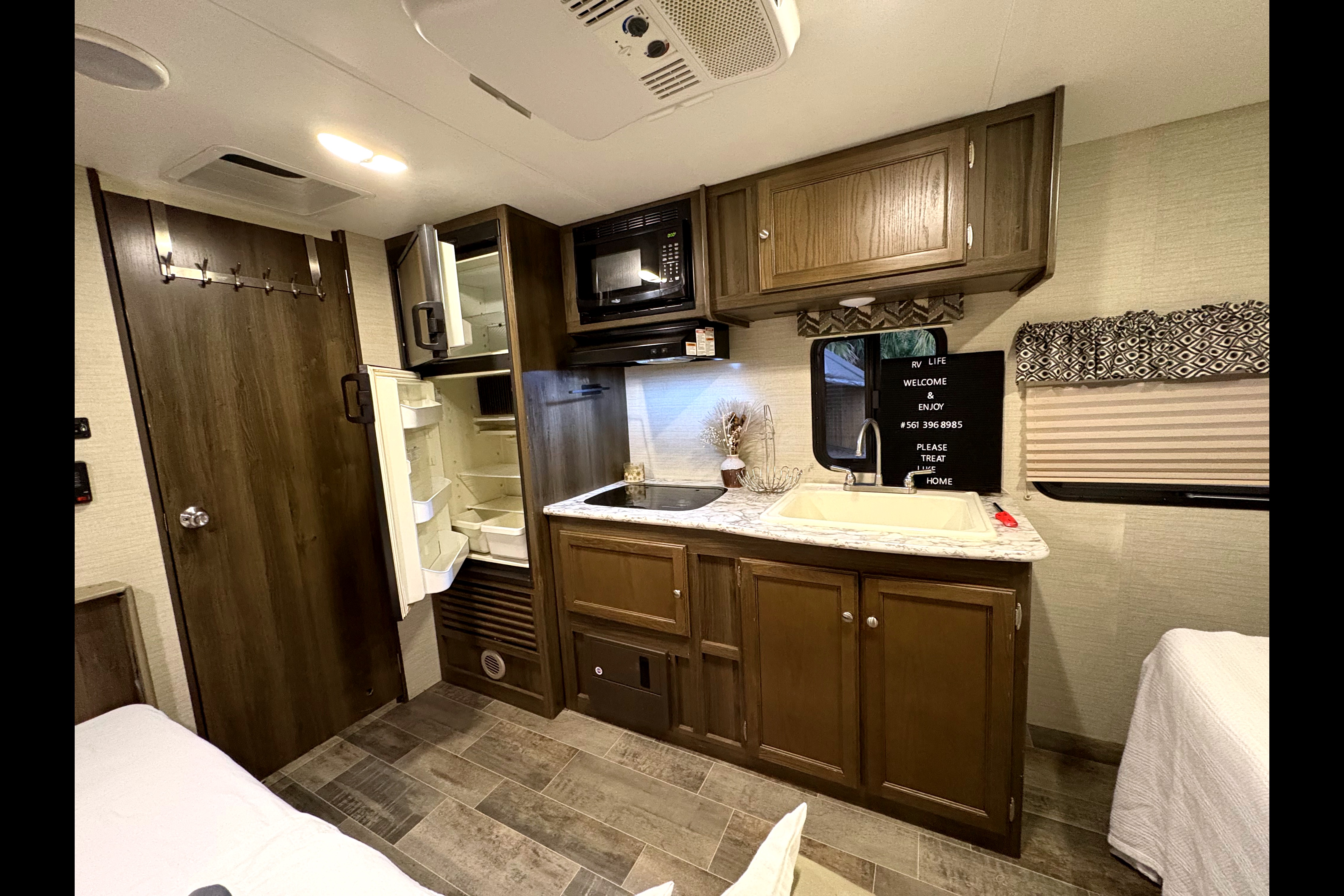 Encanto RV 2017 Keystone Bullet 1800RB
