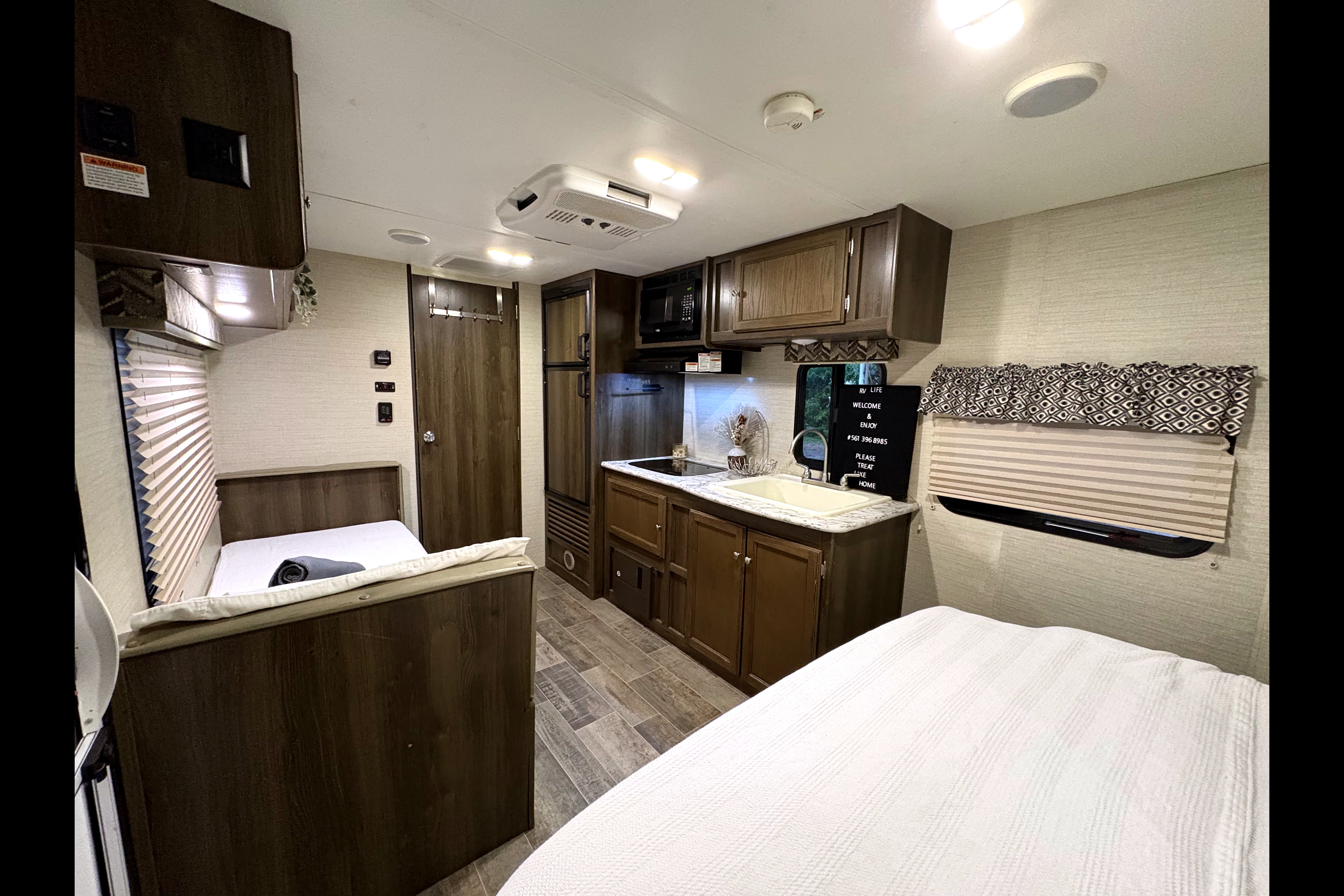 Encanto RV 2017 Keystone Bullet 1800RB