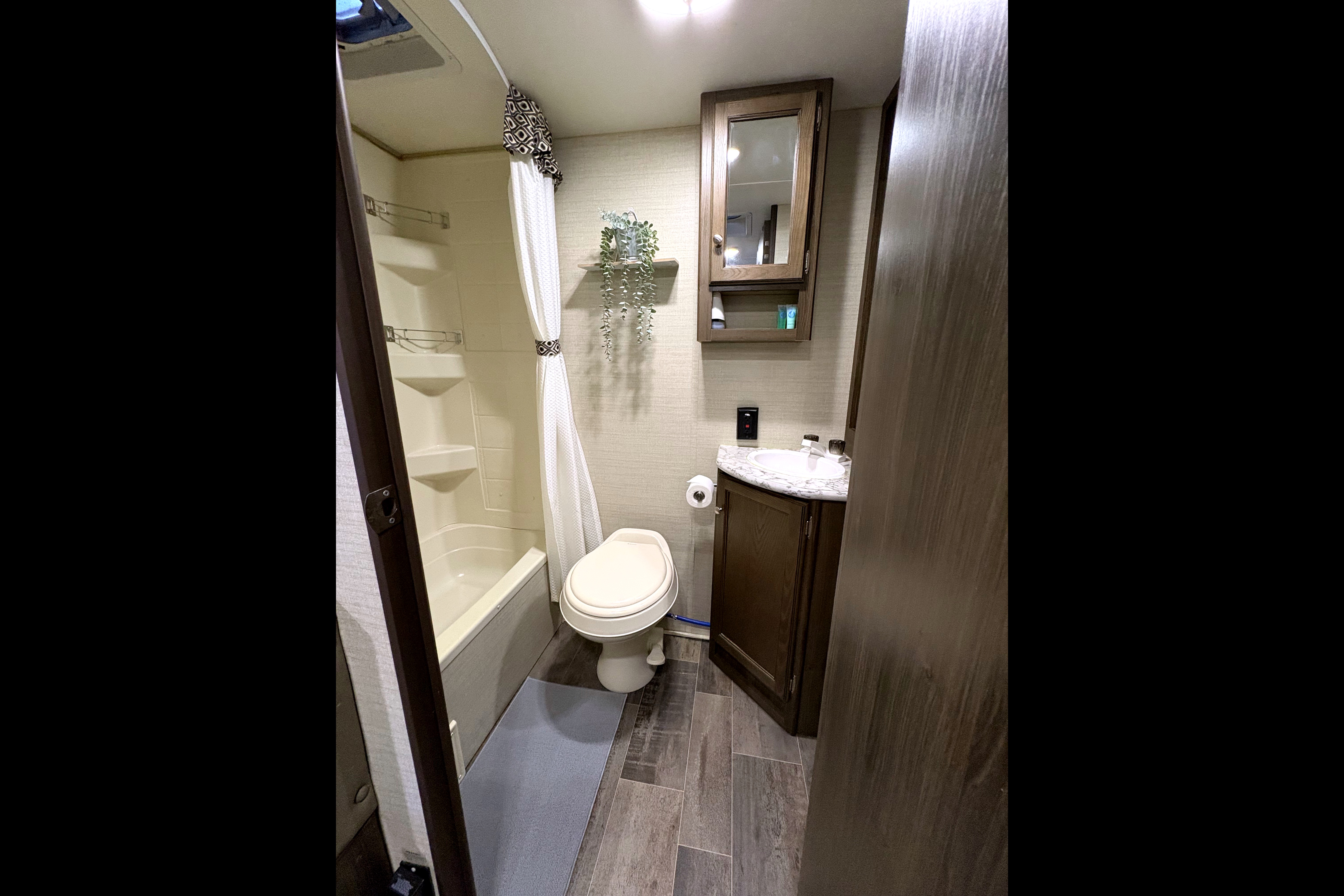 Encanto RV 2017 Keystone Bullet 1800RB
