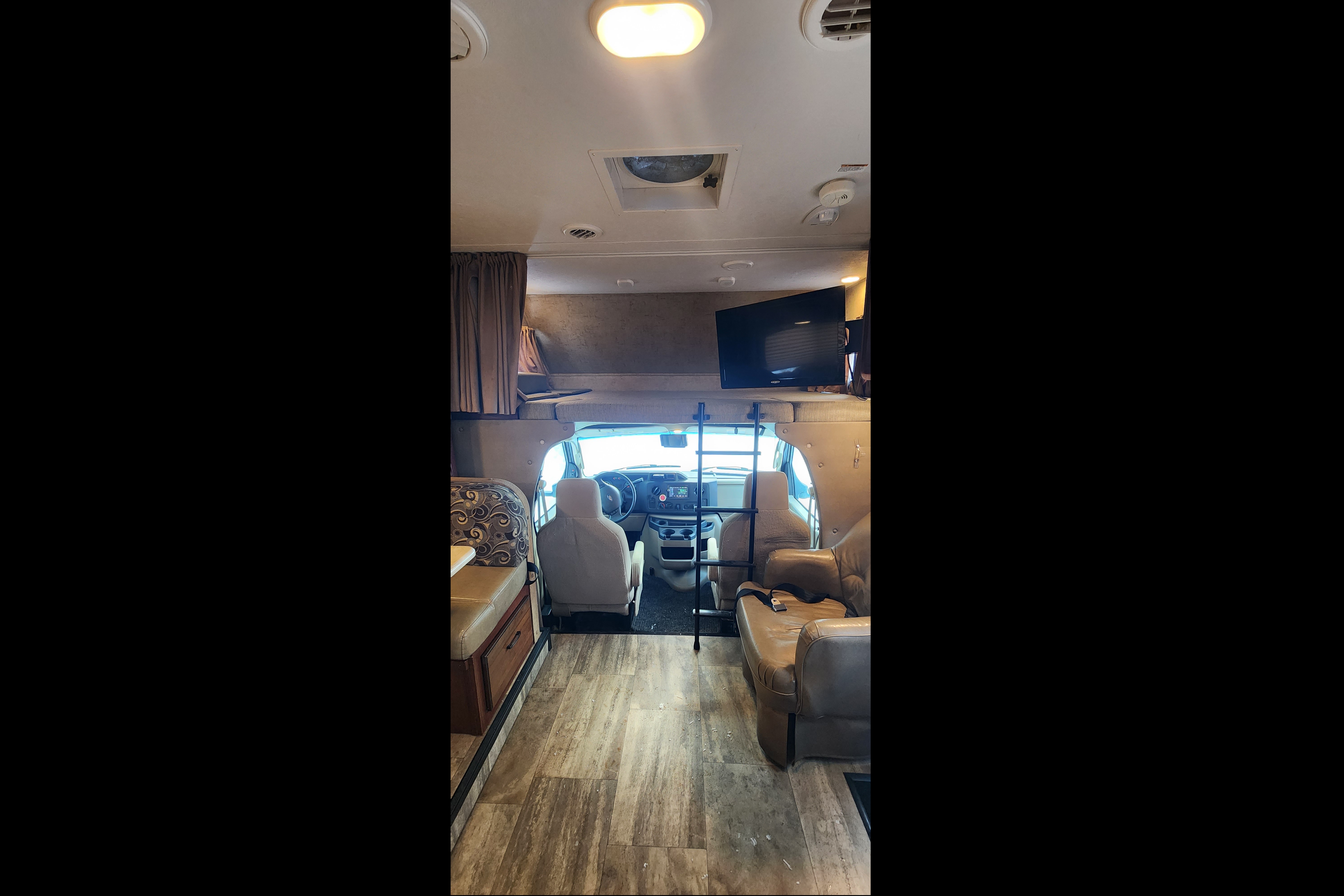 Steven's Forest River Sunseeker Class C
