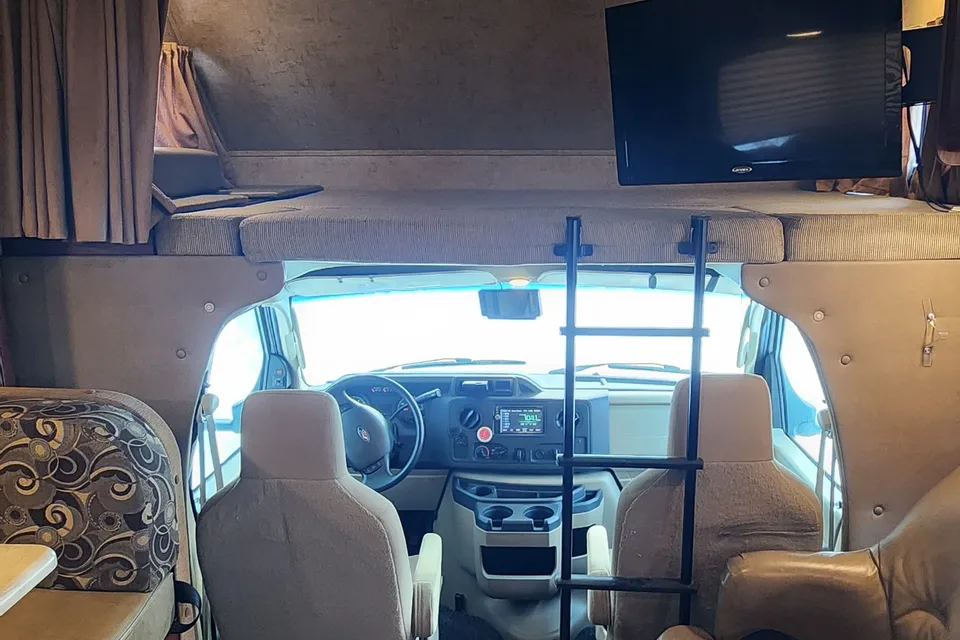 Steven's Forest River Sunseeker Class C