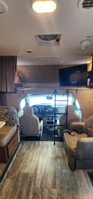 Steven's Forest River Sunseeker Class C