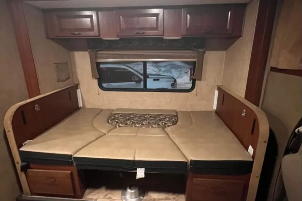 Steven's Forest River Sunseeker Class C