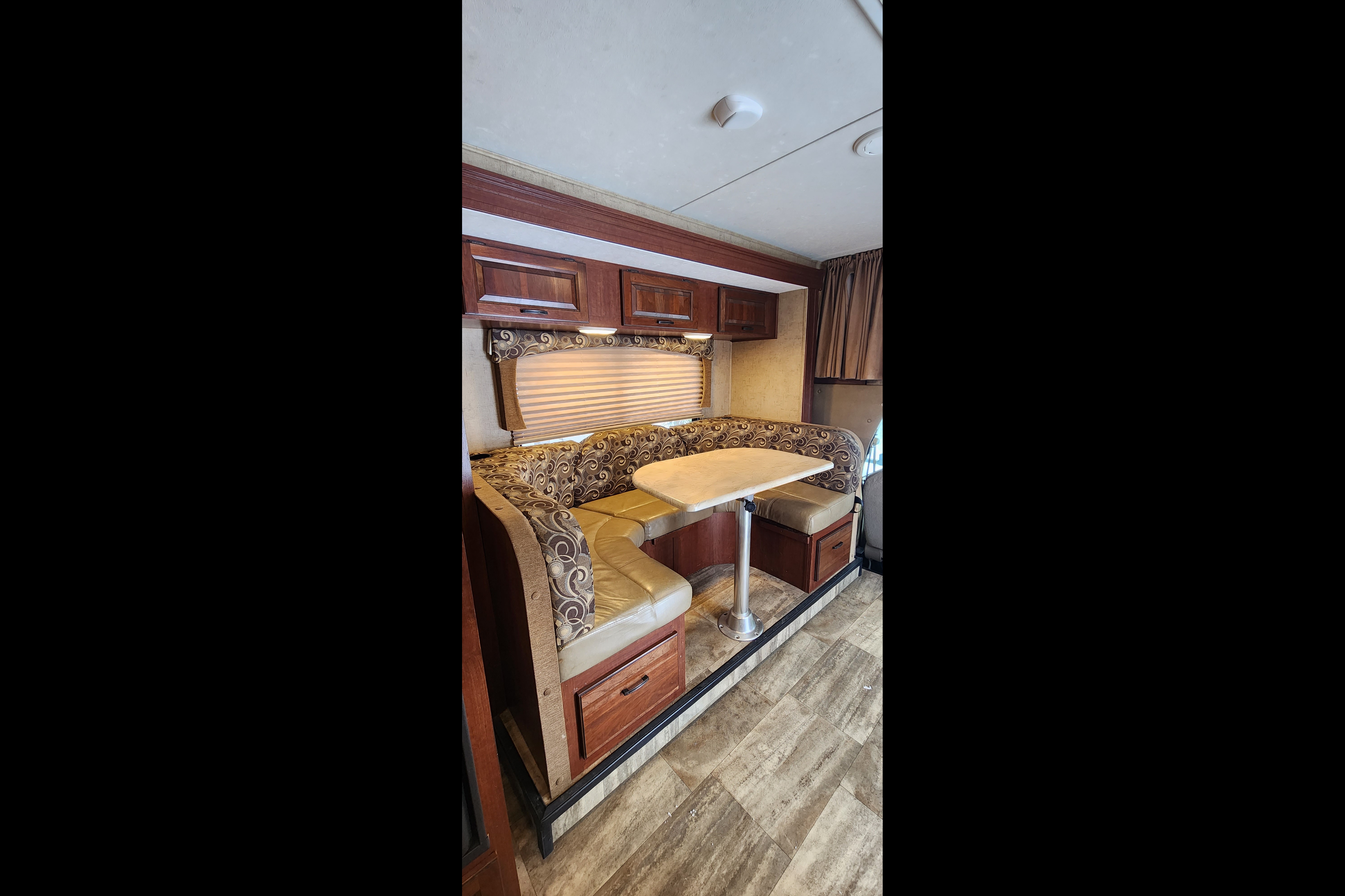 Steven's Forest River Sunseeker Class C