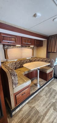 Steven's Forest River Sunseeker Class C