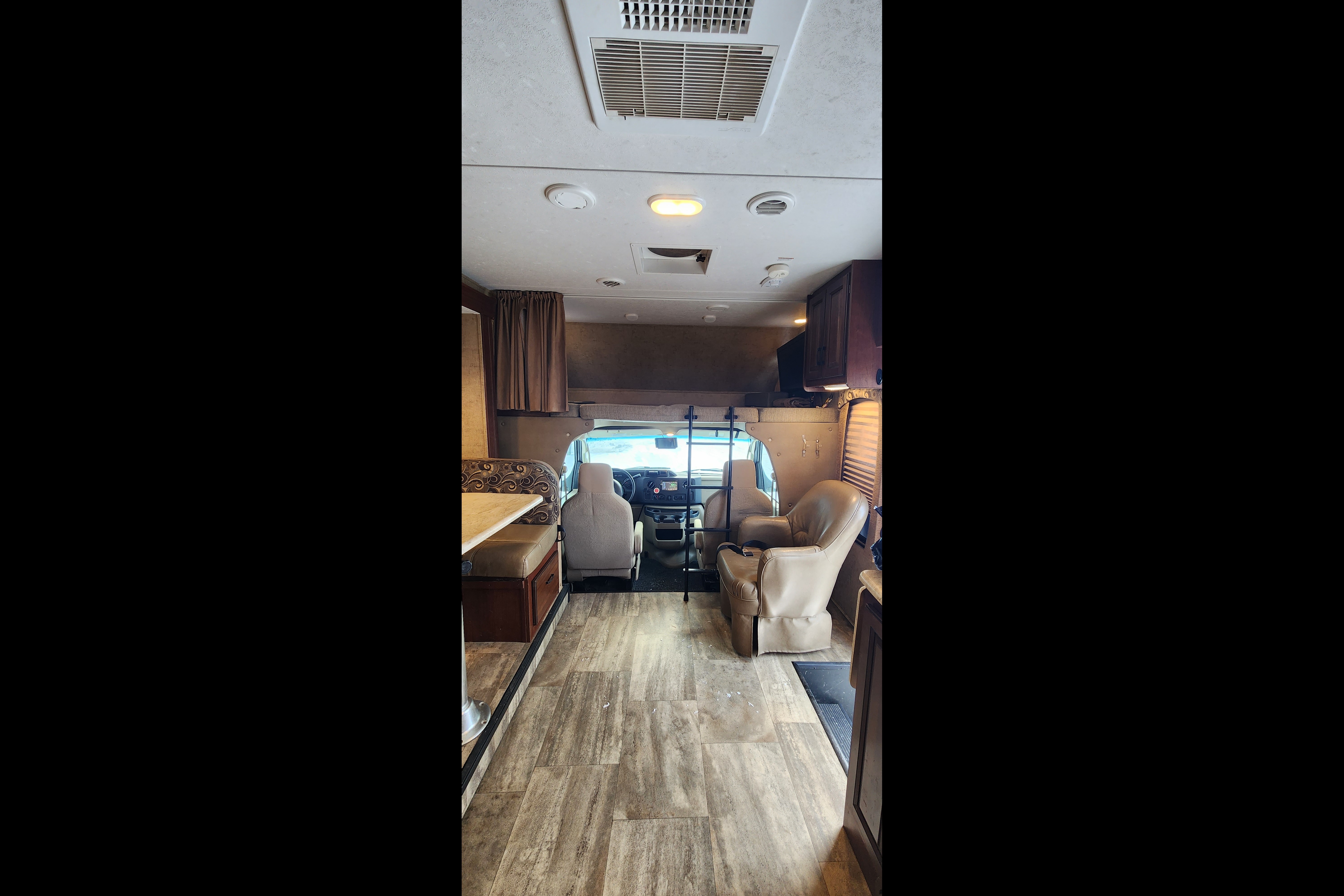 Steven's Forest River Sunseeker Class C