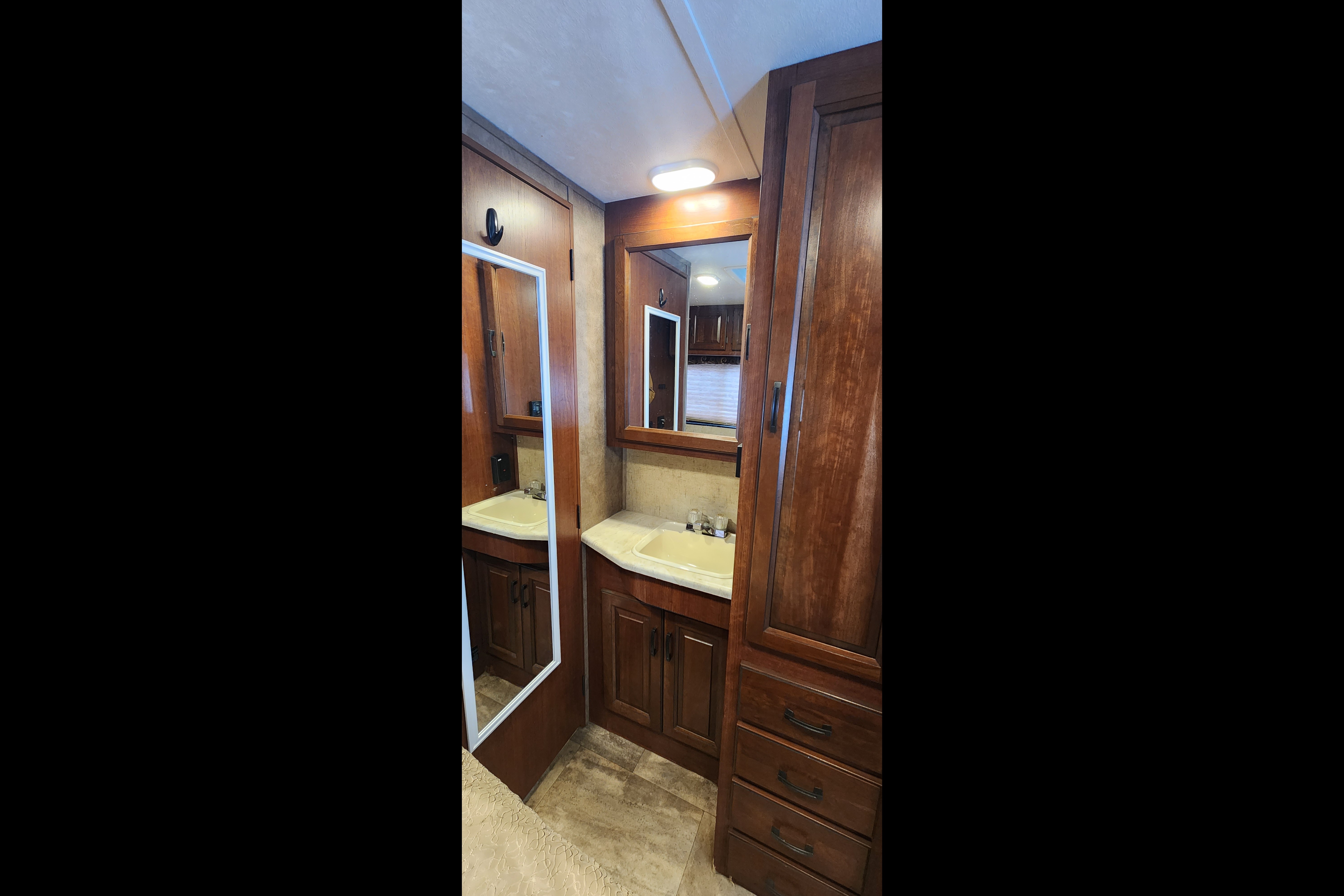 Steven's Forest River Sunseeker Class C