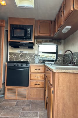 3-Puma TRAVEL TRAILER / CAMPER / RV RENTAL