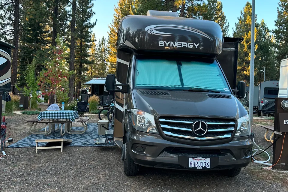 Like New Luxury RV - Adventure With Style! 19 MPG