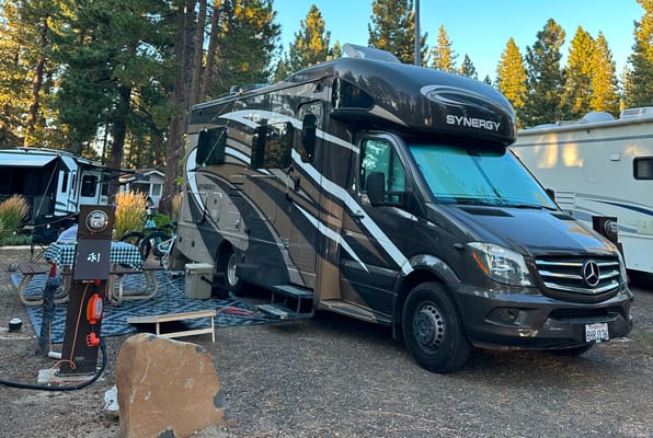 Like New Luxury RV - Adventure With Style! 19 MPG