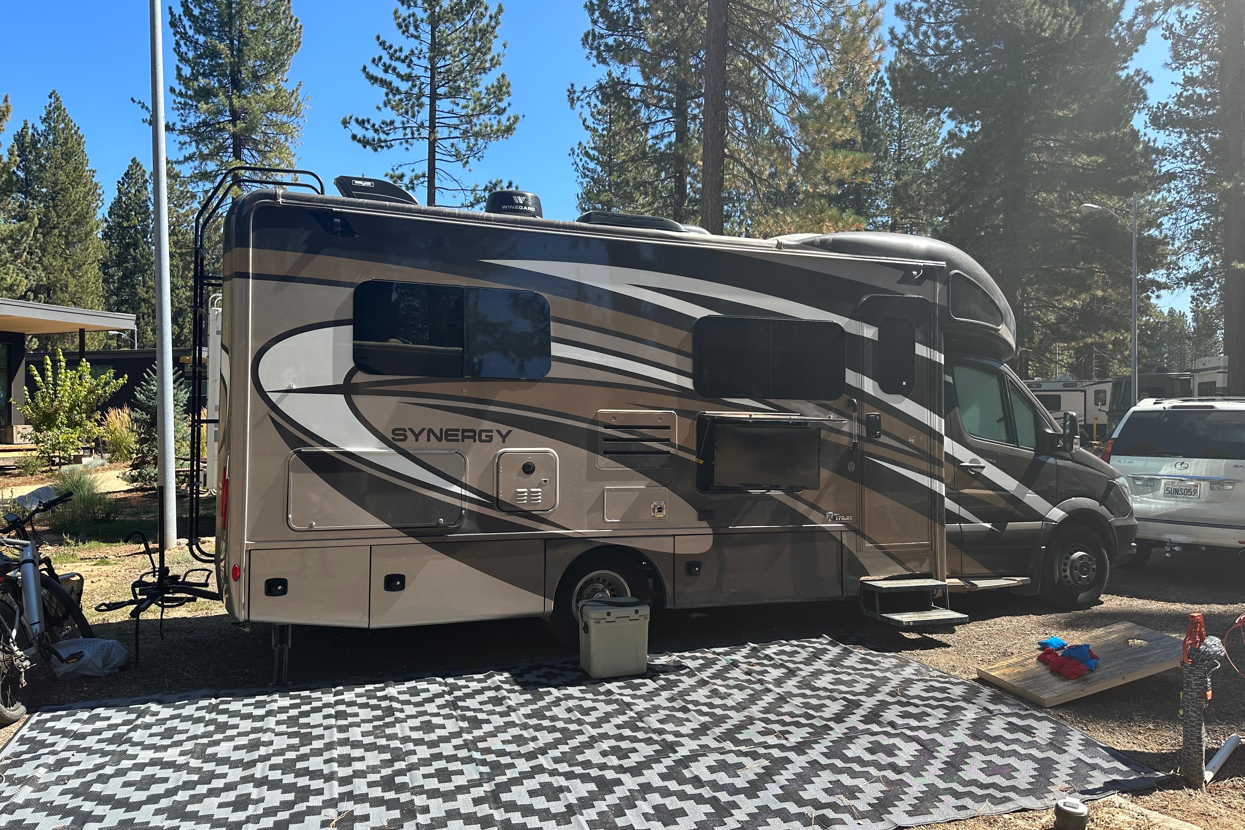 Like New Luxury RV - Adventure With Style! 19 MPG
